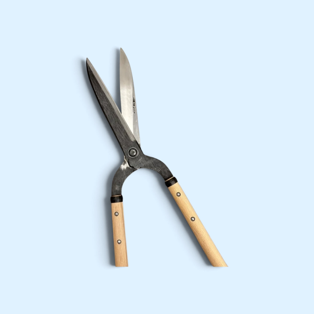 Hanafubuki Gate-Hedge Shears 210mm Yasugi Aogami Blue Paper Steel / Oak Handle 545mm [Traditional Hand-Forged from Scratch / Twist Blade / Urasuki Hollow Ground / Rivet Joint / Gate-Style]