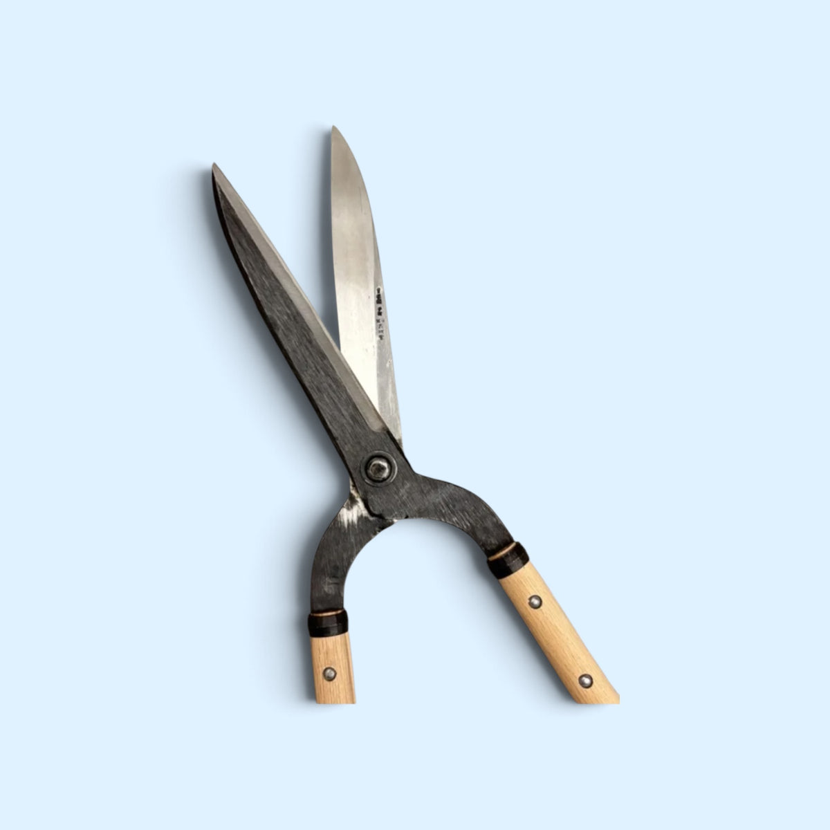 Hanafubuki Gate-Hedge Shears 210mm Yasugi Aogami Blue Paper Steel / Oak Handle 545mm [Traditional Hand-Forged from Scratch / Twist Blade / Urasuki Hollow Ground / Rivet Joint / Gate-Style]