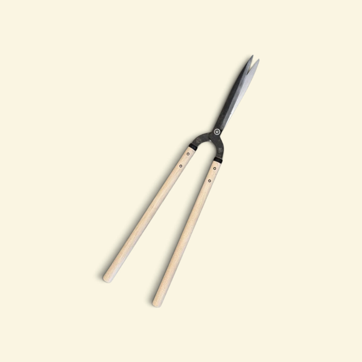 Hanafubuki Heavy-Duty Kyoto-Style Hedge Shears 240mm Yasugi Yellow Paper Steel / Oak Handle 450mm [Traditional Hand-Forged from Scratch / Twist Blade / Urasuki Hollow Ground / Rivet Joint / Heavy-Duty 6mm Blade]