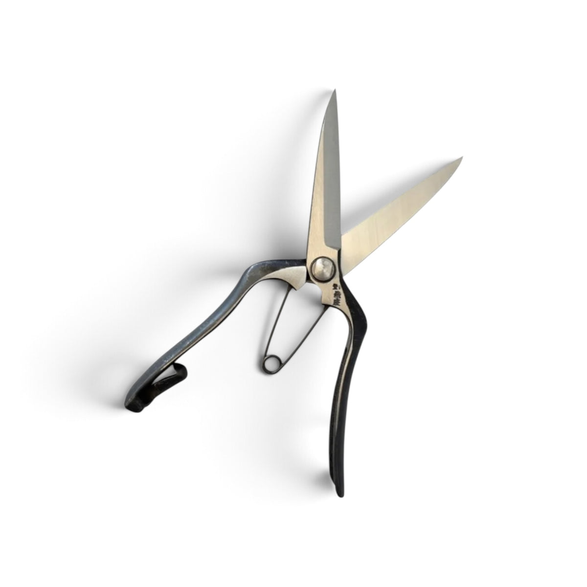 Tobisho Pine Trimming Shears Without Guard Total Length & Blade: 230mm / 102mm High-Carbon Cutlery Steel [Traditional Hand-Forged from scratch / Hollow Ground Back / Twisted Blade / Screw Joint / Delicate Pine Pruning / Smooth Engagement]
