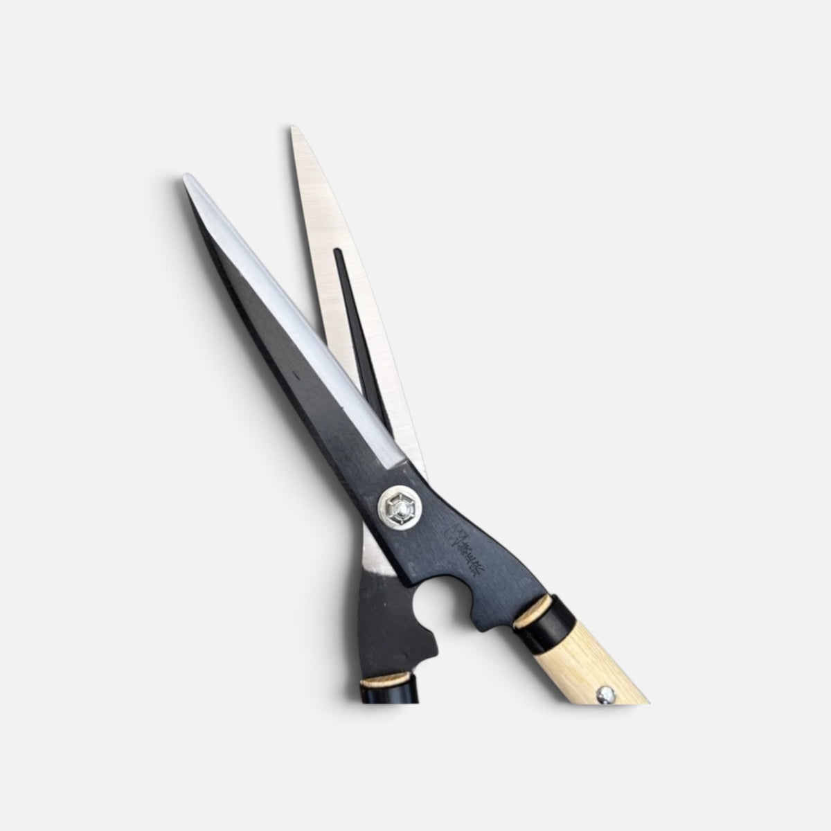 Hasami Masamune Traditional Japanese Hedge Shears Sharp-Angle Model (NO.126) Blade 180mm / Oak Handle 450mm Shirogami White Paper Steel [Traditional Hand-Forged from Scratch / Hollow Ground / Twisted Blade]
