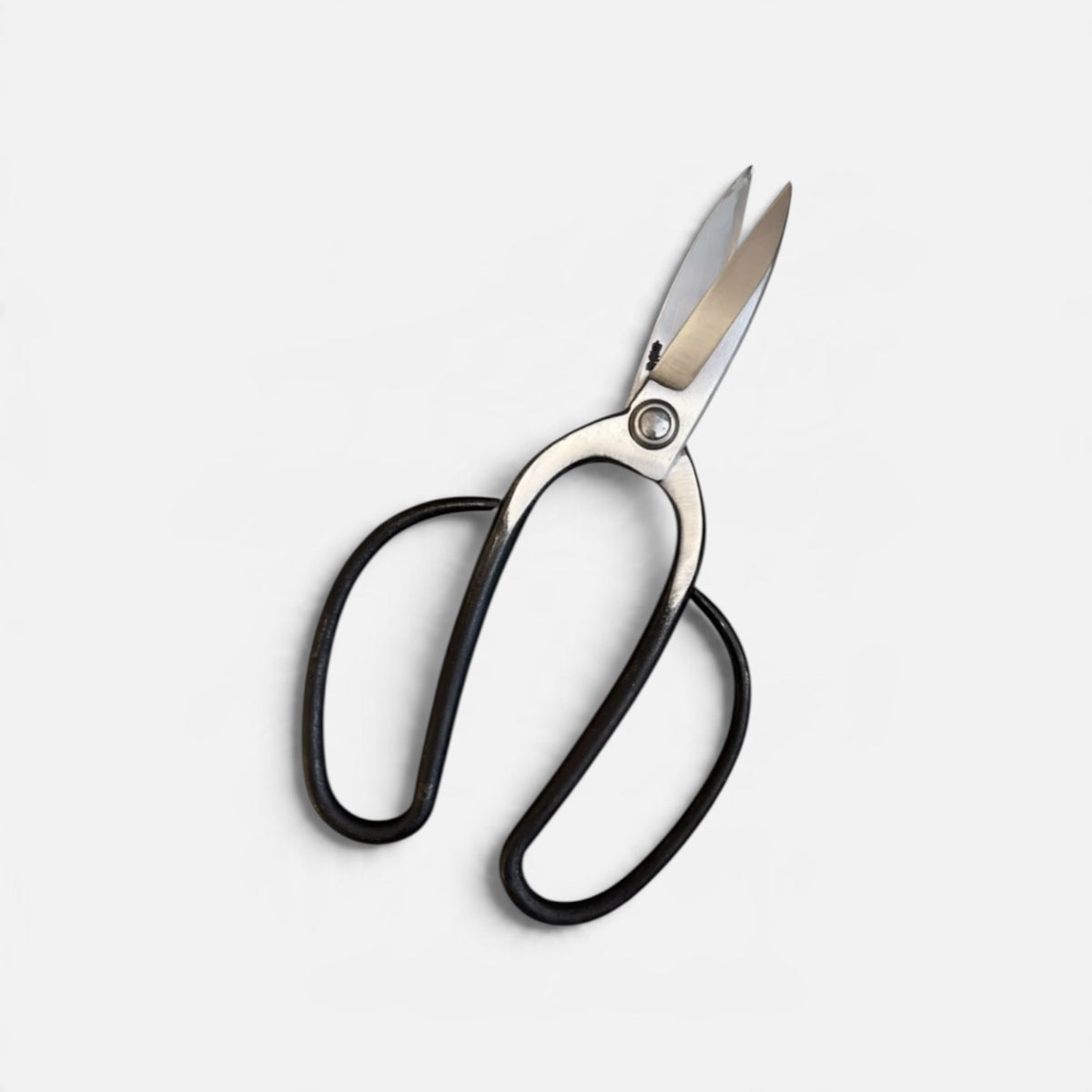 SAKURA Tsushima-Gata Traditional Japanese Left-Handed Gardener Scissors Total Length & Blade (225mm/78mm) Shirogami White Paper Steel [Traditional Hand-Forged / Urasuki Hollow Ground / Left-Handed Precision / Rivet Joint]